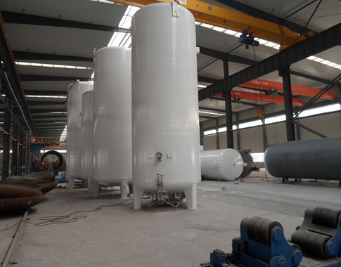 Liquid carbon dioxide storage tank