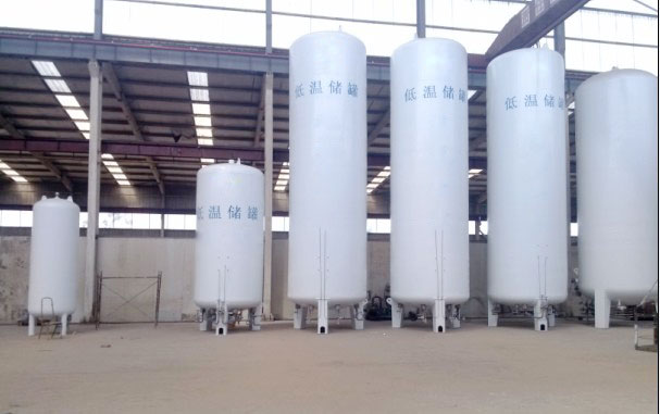 Liquid carbon dioxide storage tank