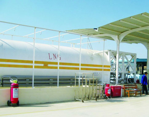 LNG refueling station